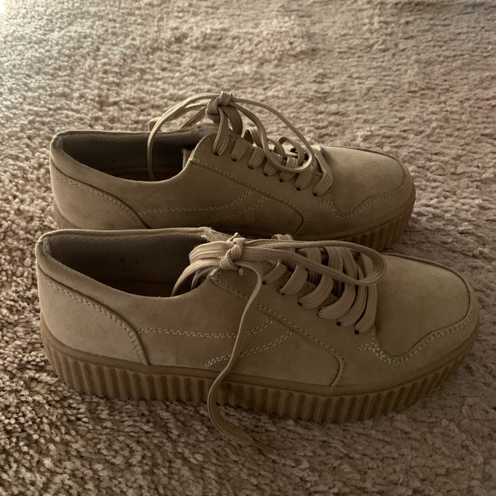 Casual shoes